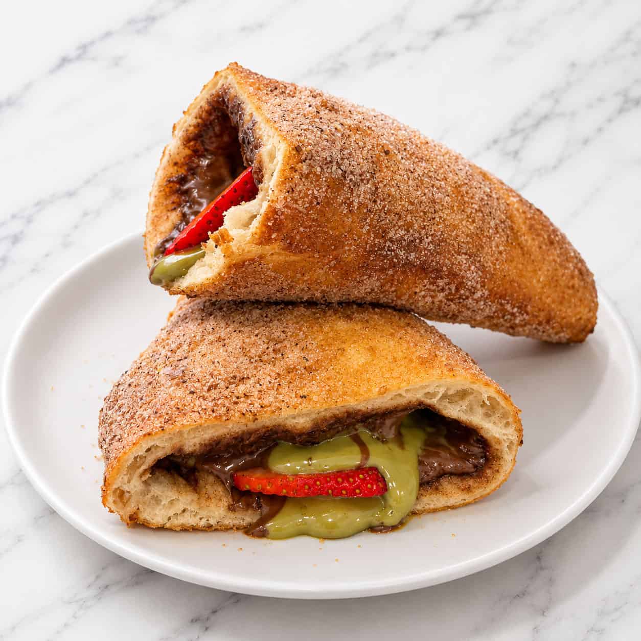 Cornicello Con Nutella e Pistacchio - Golden, Horn-Shaped Pastry Filled with Nutella, Pistachio Cream