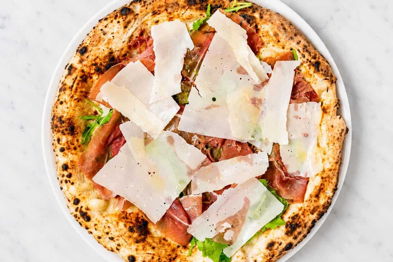 Crudo e Rucola - White base, Fior di Latte, Rocket, Prosciutto di Parma, Grana Padano DOP, EVOO