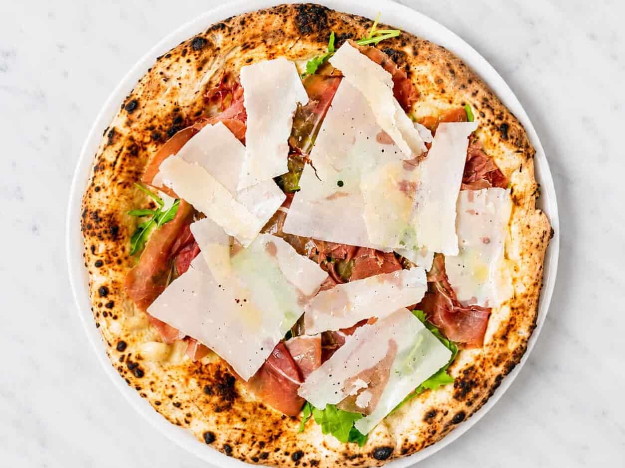 Crudo e Rucola - White base, Fior di Latte, Rocket, Prosciutto di Parma, Grana Padano DOP, EVOO