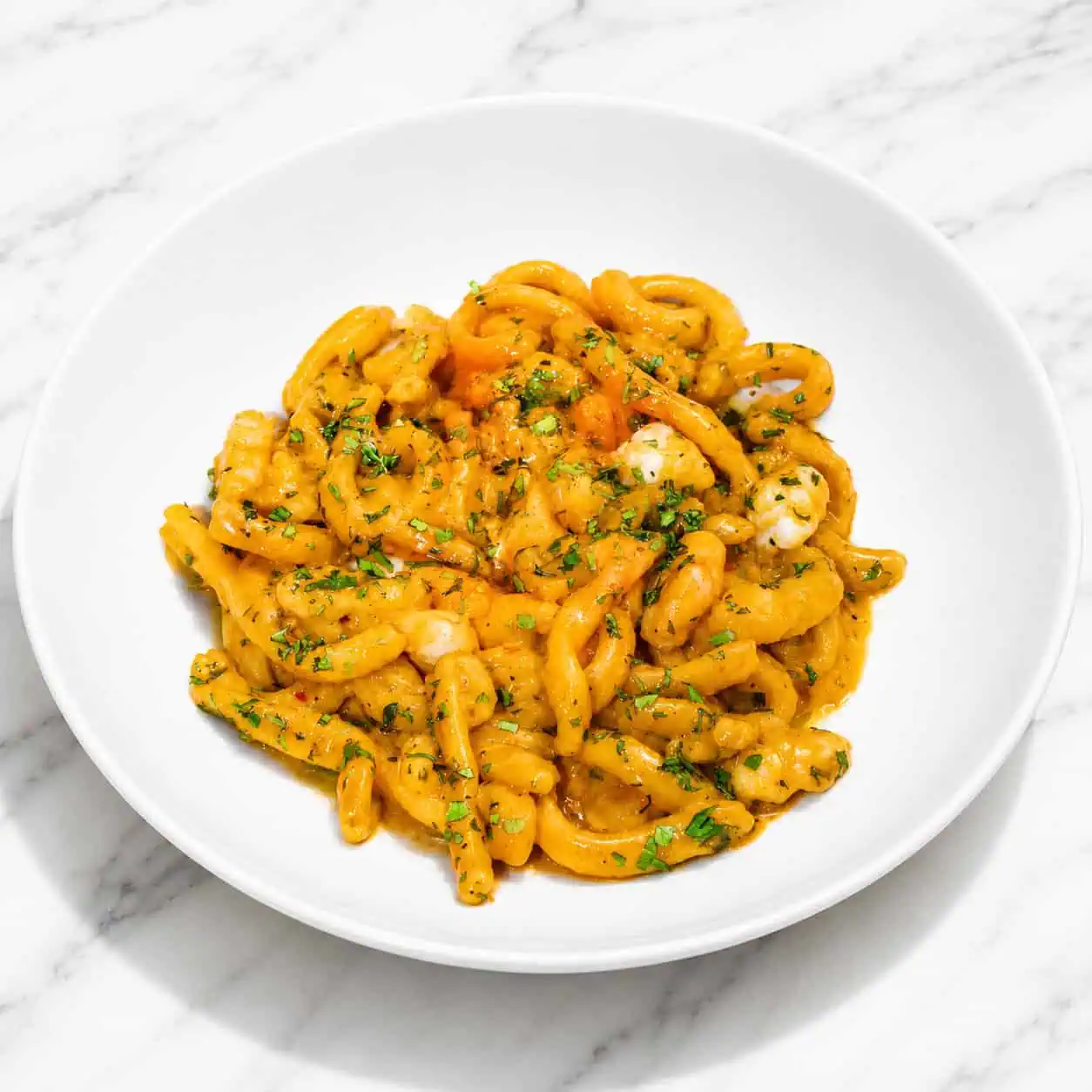 Rigatoni con Gamberi e Vodka - Rigatoni, Prawns, Vodka, Onion, Chilli, San Marzano Tomatoes, Cream