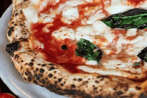 Cornicione Pizza Margherita